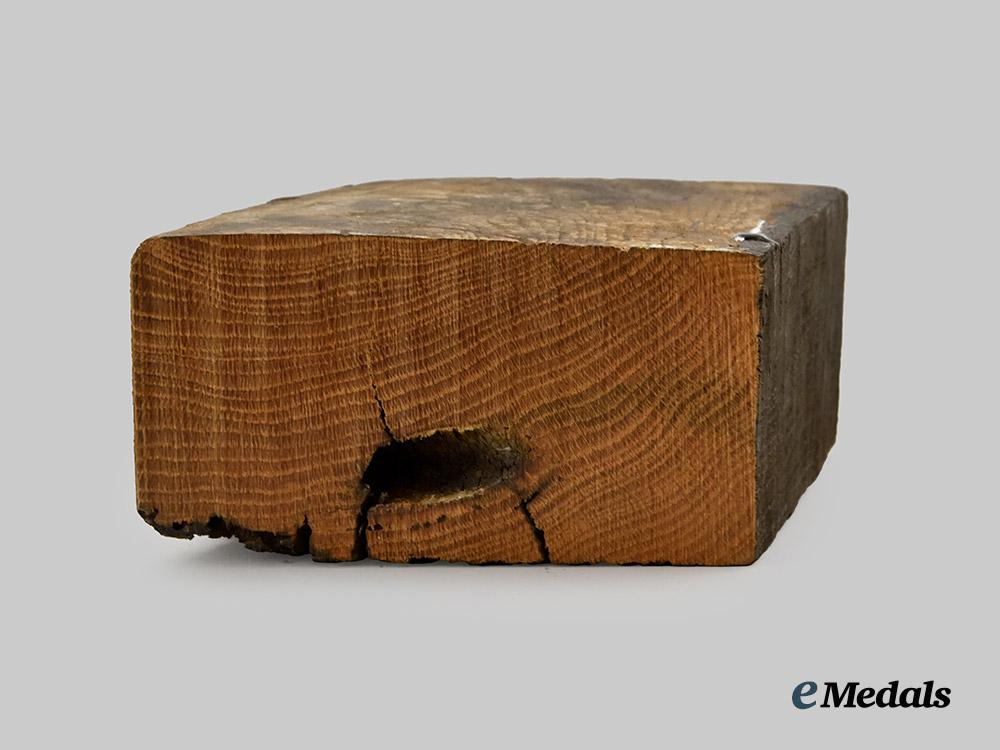 united_kingdom._a_section_of_oak_from_h._m._s._victory___m_n_c7972