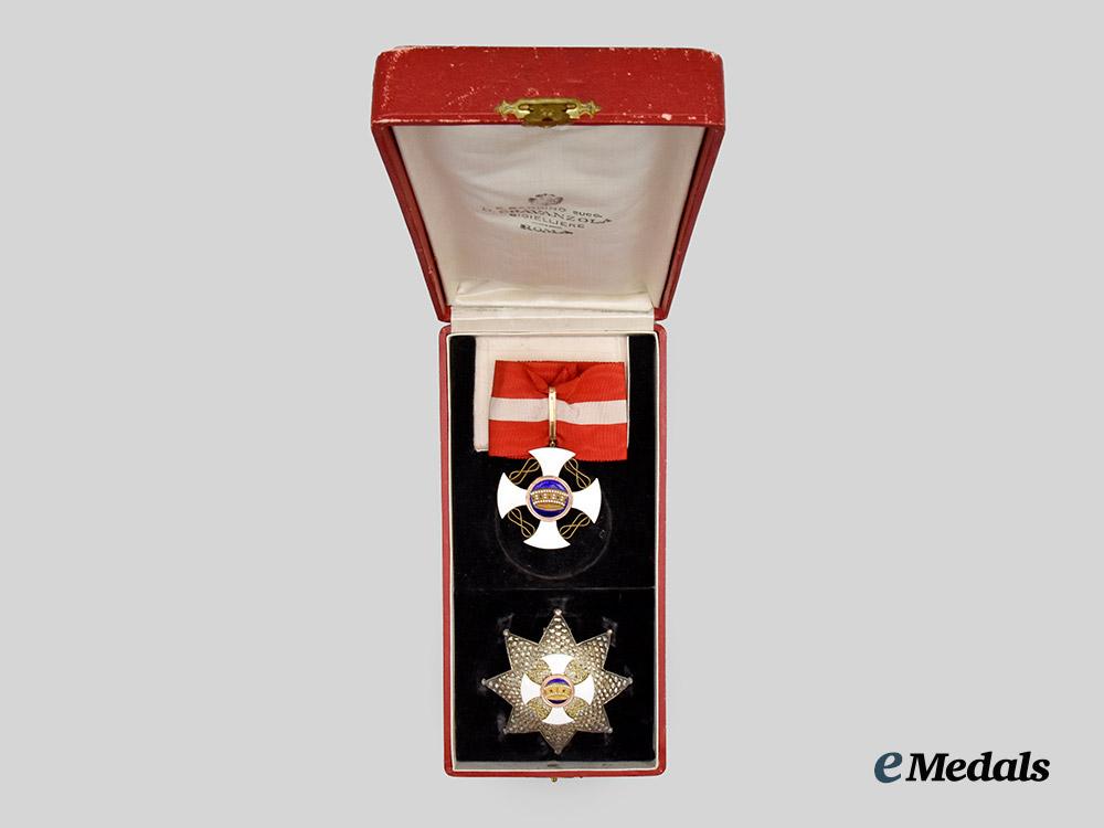 italy,_kingdom._a_cased_order_of_the_crown_of_italy_in_gold,_grand_officer,_complete_set._c.1920___m_n_c7974