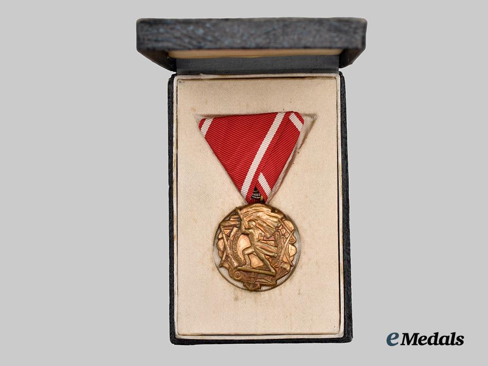 yugoslavia,_republic._an_order_of_military_merit,_i_i_class,_type_i_in_case___m_n_c7980-_recovered