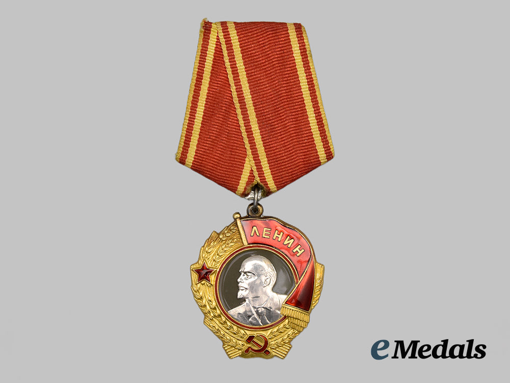 soviet_union._order_of_lenin,_type_v_i,_variation1,_circa1964_with_award_document___m_n_c7980
