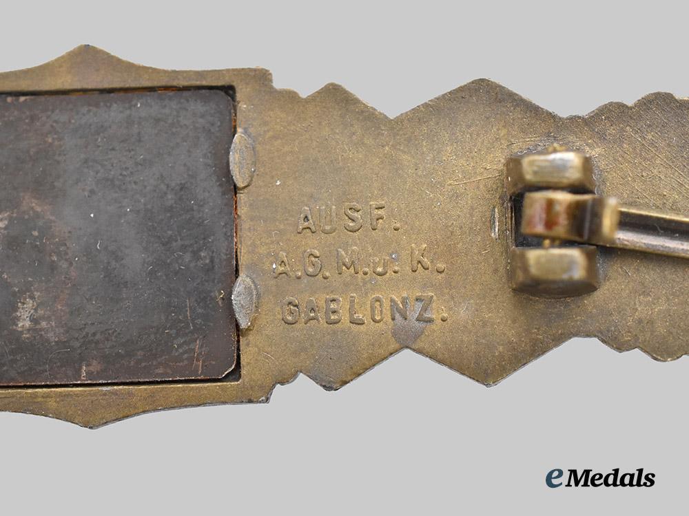 germany,_wehrmacht._a_close_combat_clasp,_bronze_grade,_by_arbeitsgemeinschaft_metall_und_kunststoff___m_n_c7983-(1)