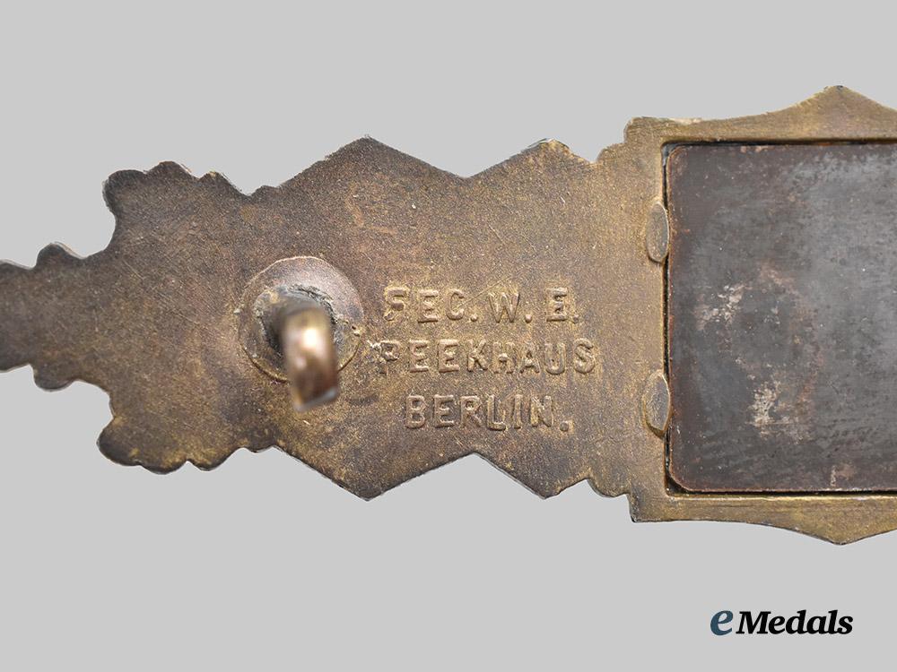 germany,_wehrmacht._a_close_combat_clasp,_bronze_grade,_by_arbeitsgemeinschaft_metall_und_kunststoff___m_n_c7984-(1)