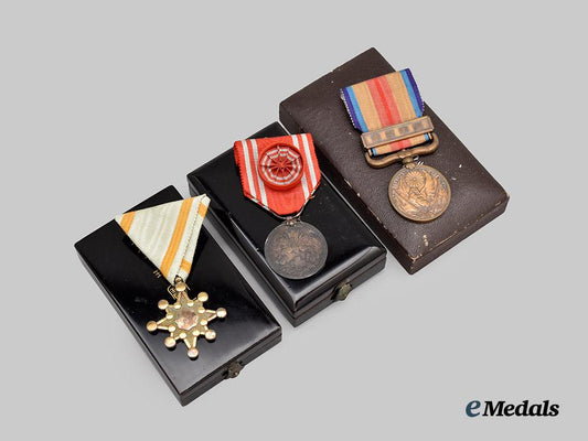 japan,_imperial._a_lot_of_three_cased_decorations___m_n_c7992-_recovered