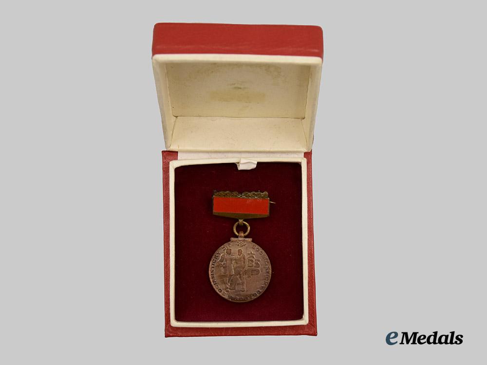 slovakia._an_employee_work_performance_medal_with_case___m_n_c8031