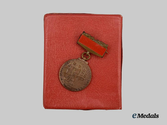 slovakia._an_employee_work_performance_medal_with_case___m_n_c8032