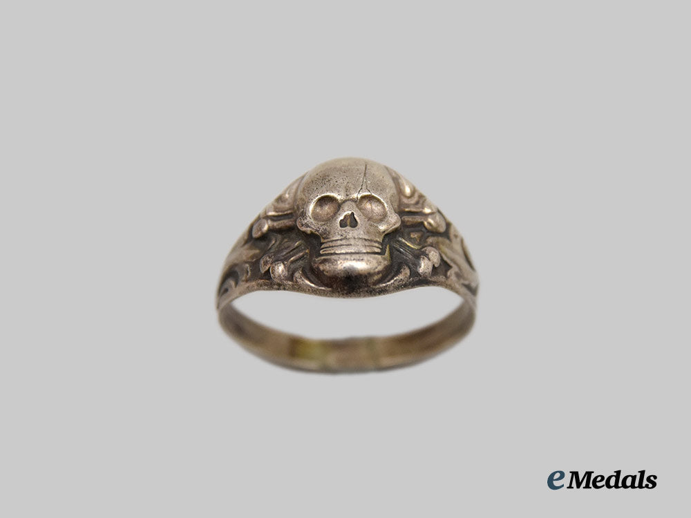 germany,_wehrmacht._a_totenkopf_ring_in_silver___m_n_c8056
