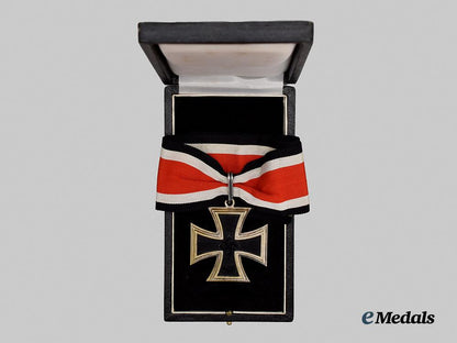 germany,_federal_republic._a_knight’s_cross_of_the_iron_cross,_exhibition_example_with_case,_by_rudolf_souval___m_n_c8065