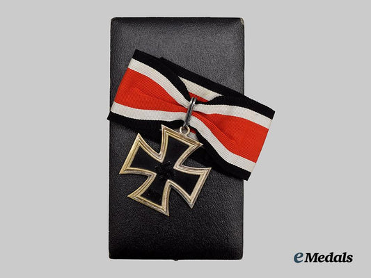 germany,_federal_republic._a_knight’s_cross_of_the_iron_cross,_exhibition_example_with_case,_by_rudolf_souval___m_n_c8066