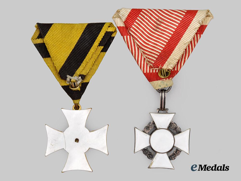 austria,_empire._a_lot_of_two_military_medals_and_decorations(_military_merit/_long_service)___m_n_c8075