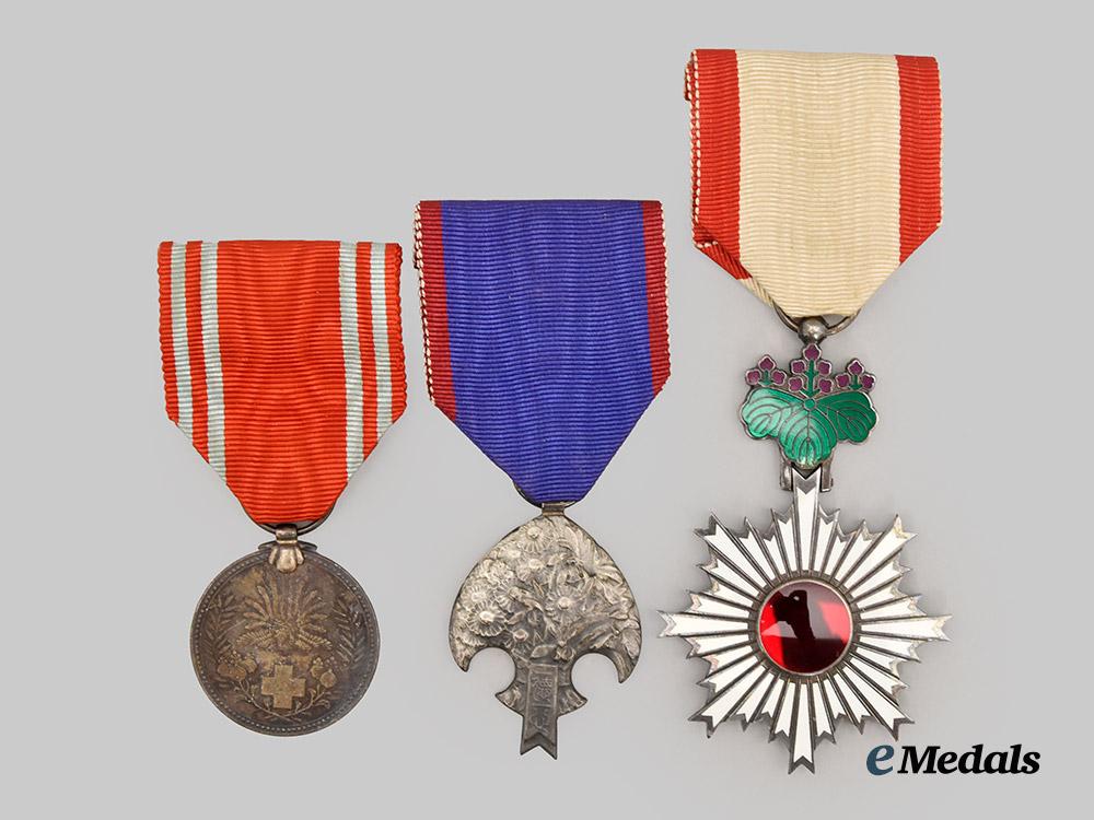 japan,_imperial._a_lot_of_three_decorations_and_four_cases___m_n_c8094