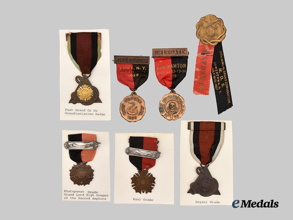 united_states._a_lot_of_seven_military_order_of_the_serpent_decorations___m_n_c8100