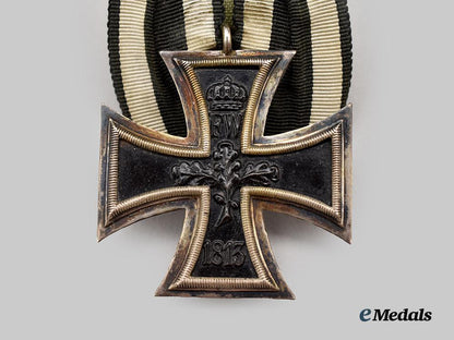 germany,_imperial._a1914_iron_cross_i_i_class,_on_parade_mount___m_n_c8115