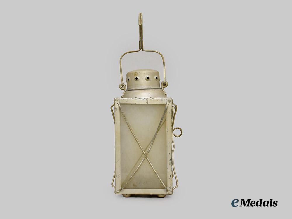 germany,_luftwaffe._a_field"_bunker"_lantern___m_n_c8126