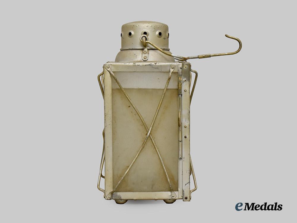 germany,_luftwaffe._a_field"_bunker"_lantern___m_n_c8127