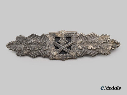 germany,_wehrmacht._a_close_combat_clasp,_silver_grade,_first_pattern_by_funcke&_brüninghaus___m_n_c8132