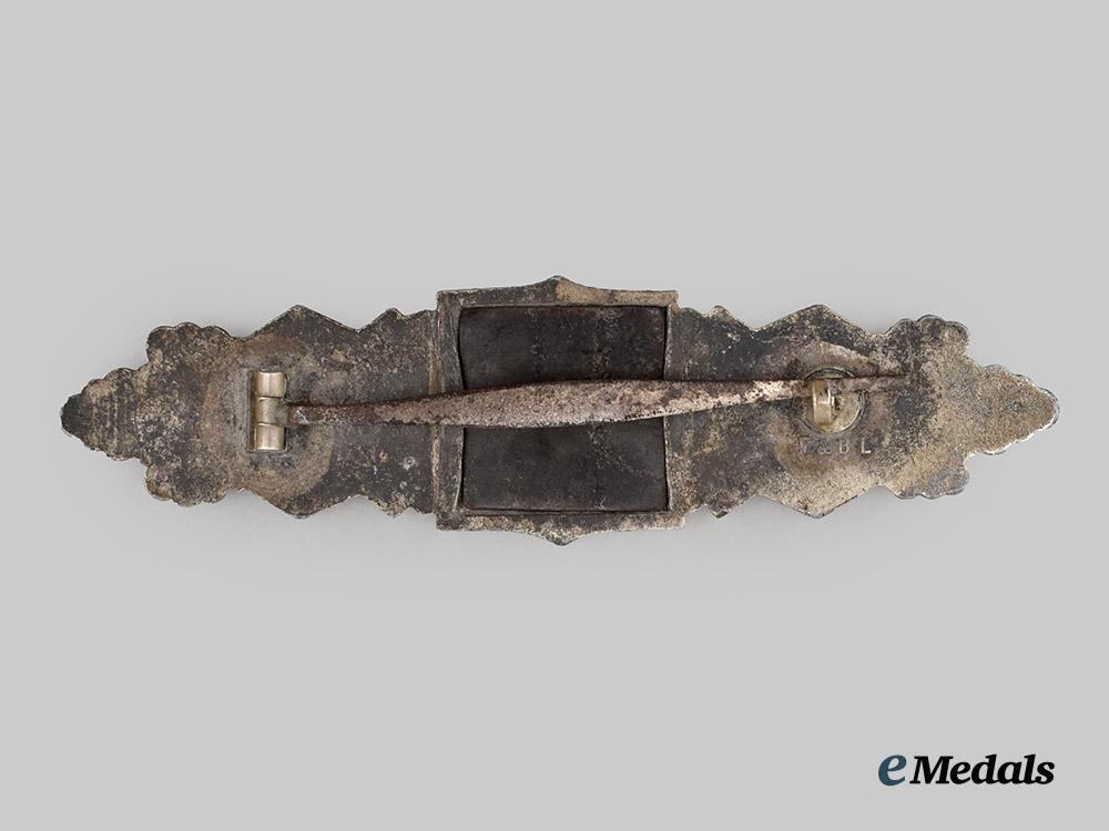 germany,_wehrmacht._a_close_combat_clasp,_silver_grade,_first_pattern_by_funcke&_brüninghaus___m_n_c8133