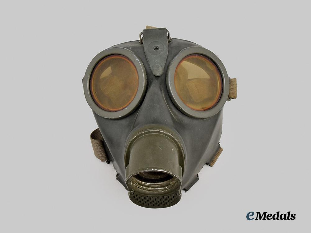 germany,_heer._a_mint_mid-_war_m38_gas_mask_and_canister,_by_drägerwerk___m_n_c8146