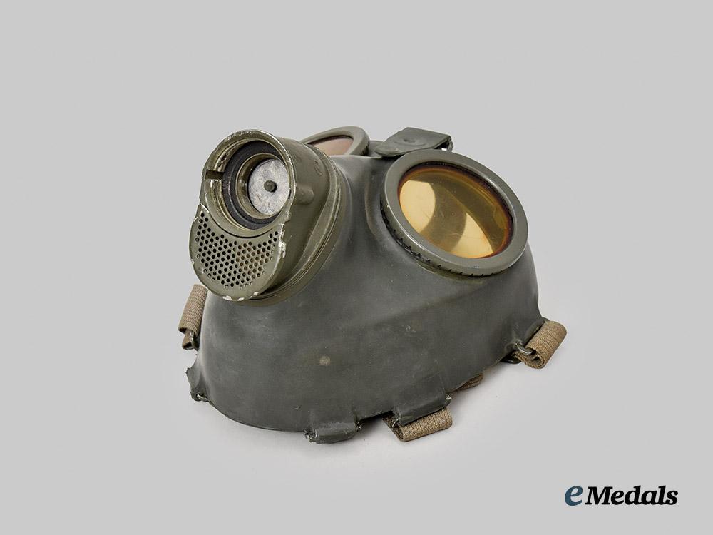 germany,_heer._a_mint_mid-_war_m38_gas_mask_and_canister,_by_drägerwerk___m_n_c8149