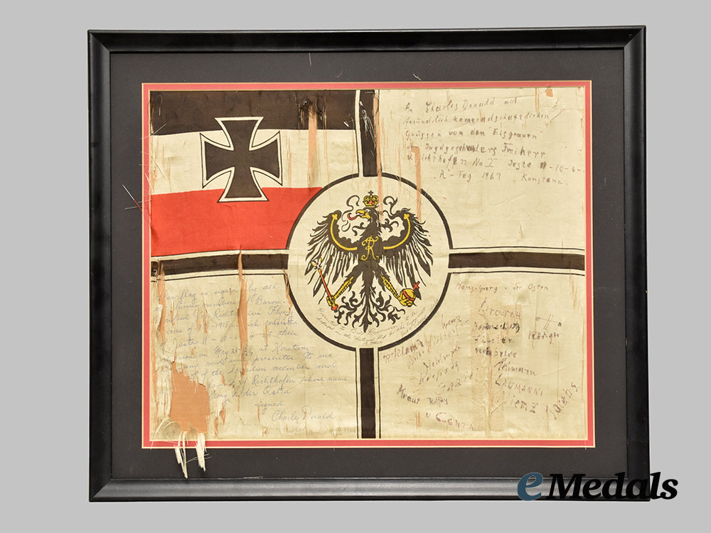 germany,_imperial._a_presentation_flag_signed_by_the_surviving_members_of_von_the_flying_circus___m_n_c8155