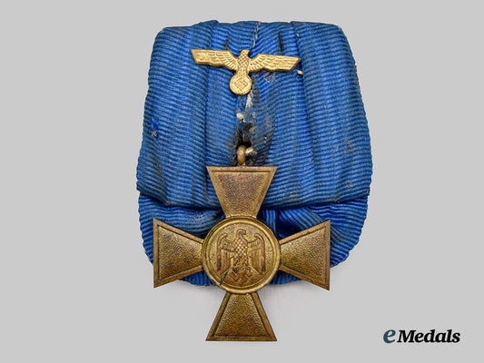 germany,_wehrmacht._a25-_year_long_service_award,_on_parade_mount___m_n_c8157