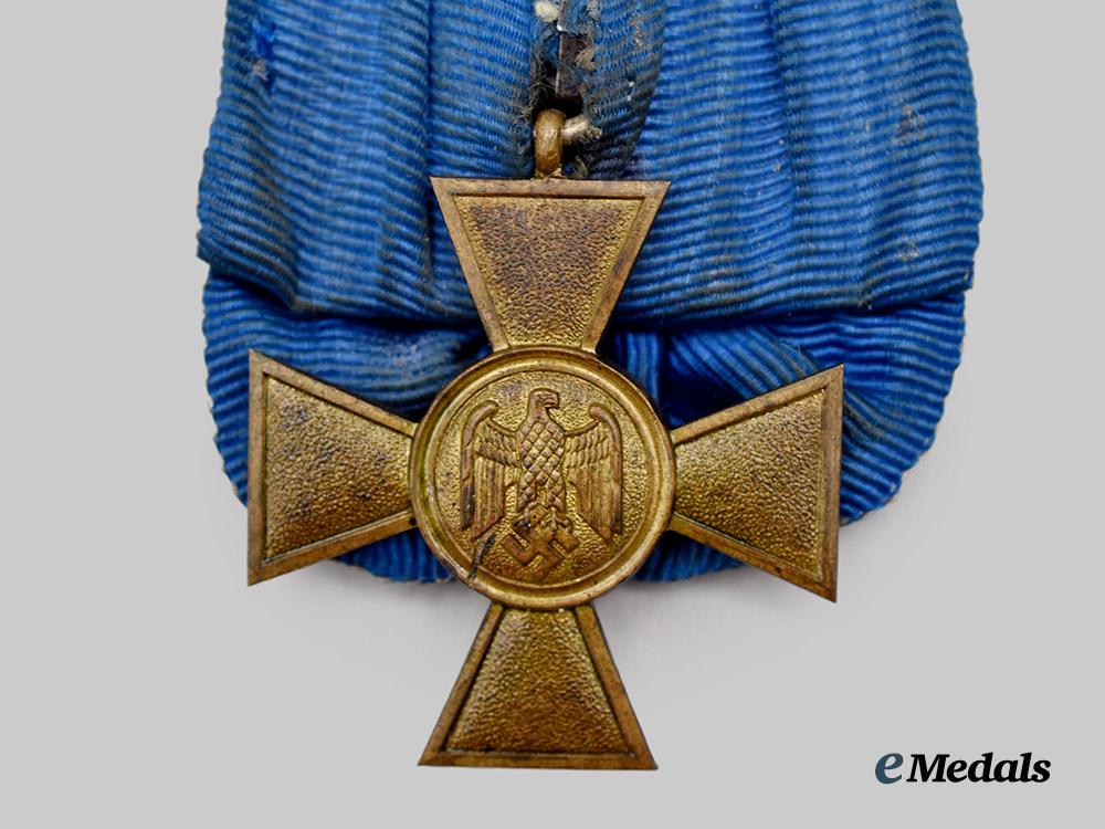 germany,_wehrmacht._a25-_year_long_service_award,_on_parade_mount___m_n_c8159