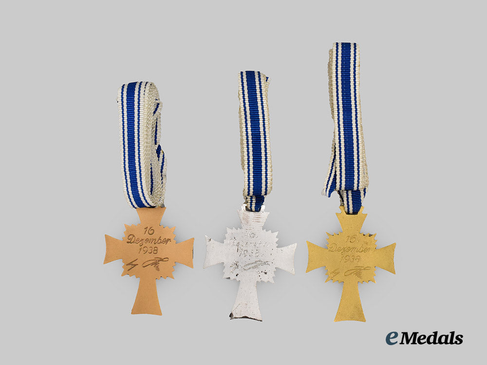 germany,_third_reich._a_mixed_lot_of_honour_crosses_of_the_german_mother,_all_grades___m_n_c8163