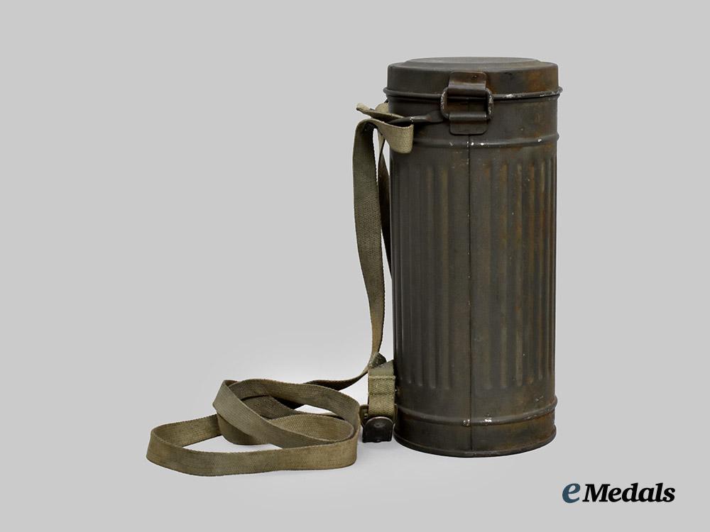 germany,_heer._a_mint_mid-_war_m38_gas_mask_and_canister,_by_drägerwerk___m_n_c8167