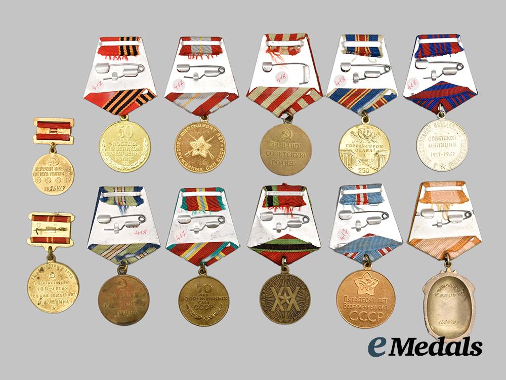 russia,_soviet_union._a_mixed_lot_of_medals_and_cases___m_n_c8212