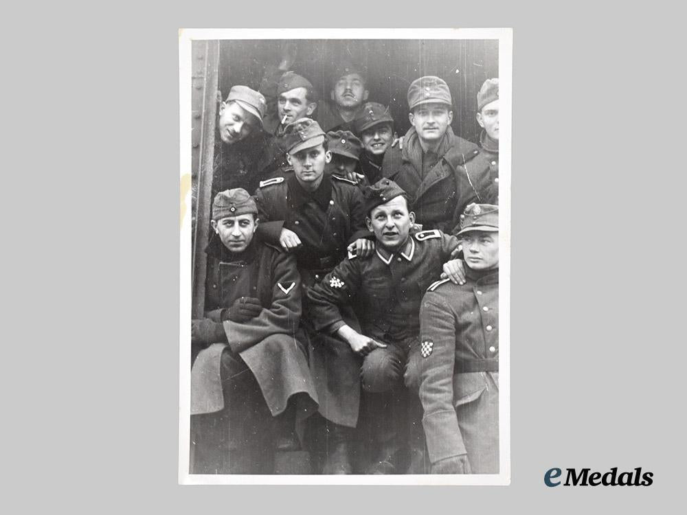 germany,_s_s._a_croatian_volunteer’s_sleeve_insignia,_with_private_wartime_photograph___m_n_c8217