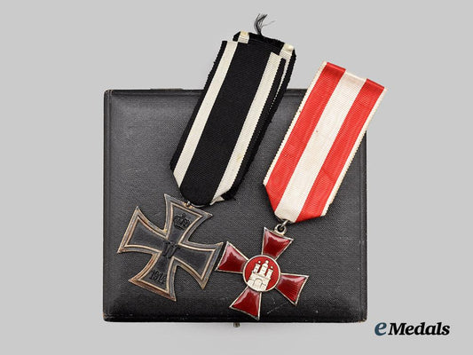 germany,_imperial._a_pair_of_awards_to_a_first_world_war_combatant,_presentation_set_with_custom_case___m_n_c8220