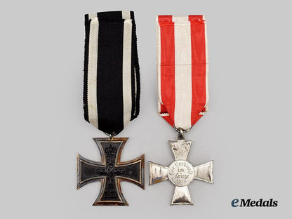 germany,_imperial._a_pair_of_awards_to_a_first_world_war_combatant,_presentation_set_with_custom_case___m_n_c8224