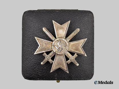 germany,_wehrmacht._a_war_merit_cross_i_class_with_swords_and_case,_by_deschler&_sohn___m_n_c8231