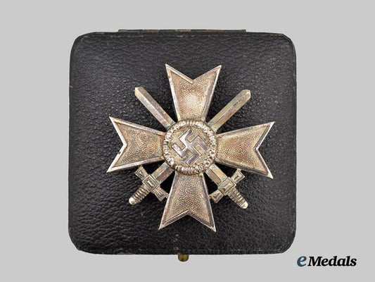 germany,_wehrmacht._a_war_merit_cross_i_class_with_swords_and_case,_by_deschler&_sohn___m_n_c8231