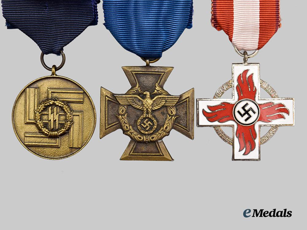 germany,_federal_republic._a_lot_of_three_third_reich_medals,_awards_and_badges,_by_rudolf_souval,_exhibition_examples,_c.1970___m_n_c8285