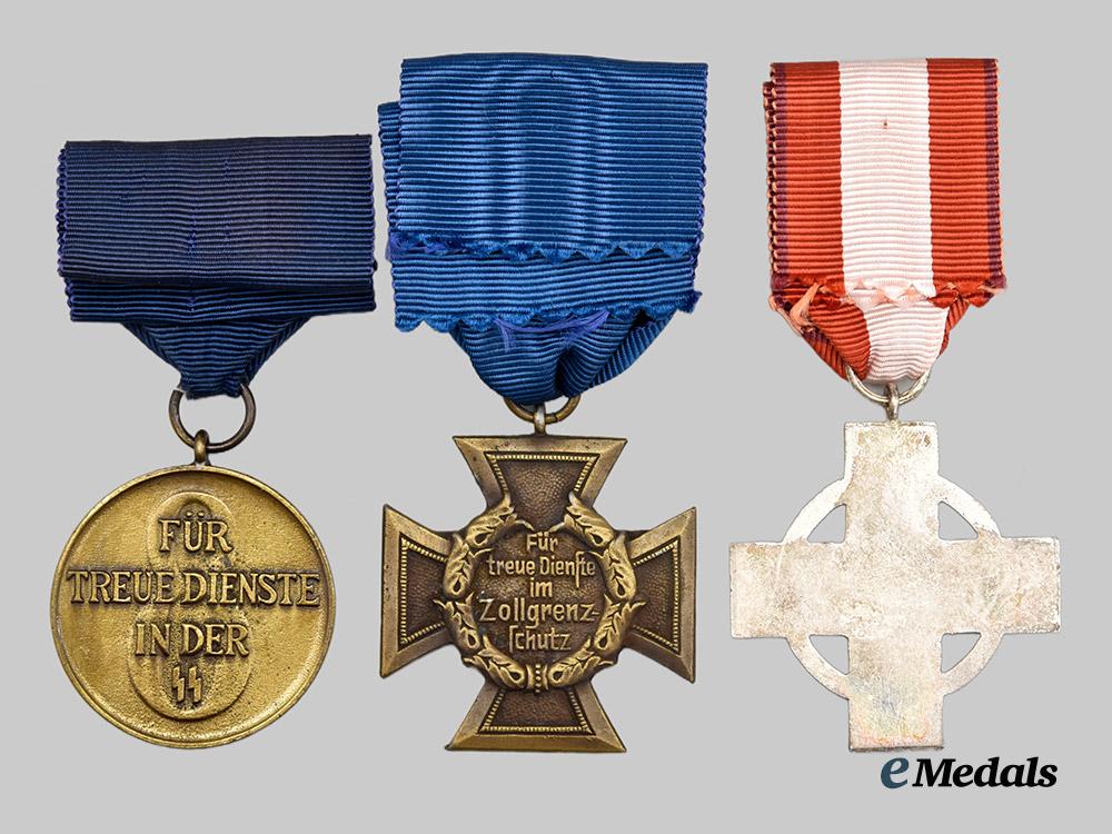 germany,_federal_republic._a_lot_of_three_third_reich_medals,_awards_and_badges,_by_rudolf_souval,_exhibition_examples,_c.1970___m_n_c8286
