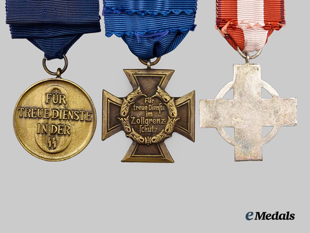 germany,_federal_republic._a_lot_of_three_third_reich_medals,_awards_and_badges,_by_rudolf_souval,_exhibition_examples,_c.1970___m_n_c8287