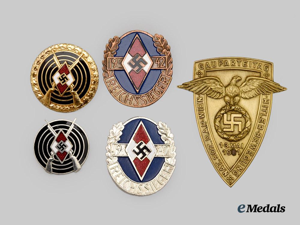germany,_federal_republic._a_lot_of_five_h_j_marksmanship_and_championship_badges,_by_rudolf_souval,_exhibition_examples,_c.1970___m_n_c8310