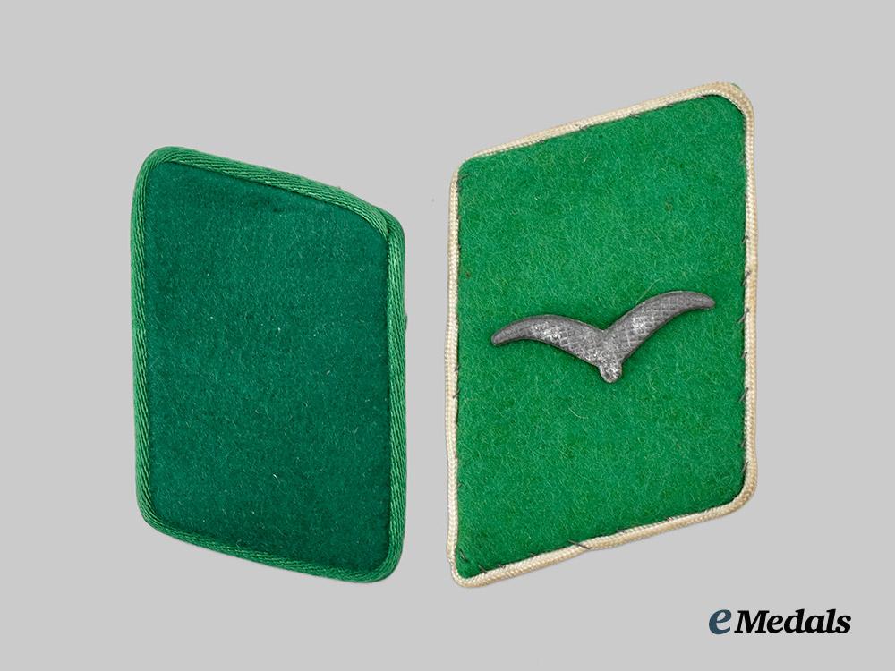 germany,_luftwaffe._a_pair_of_collar_tabs_for_field_division_personnel___m_n_c8322