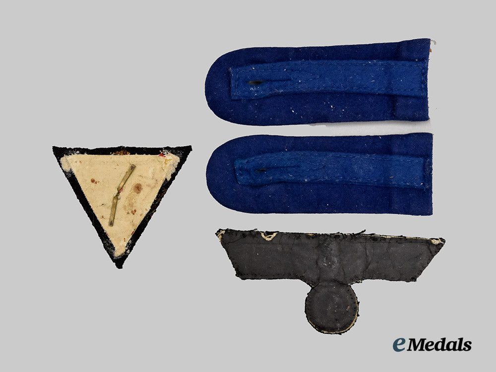 germany,_third_reich._a_lot_of_insignia.___m_n_c8340