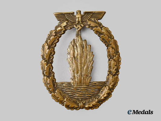 germany,_kriegsmarine._a_minesweeper_war_badge,_by_c._e._juncker___m_n_c8350