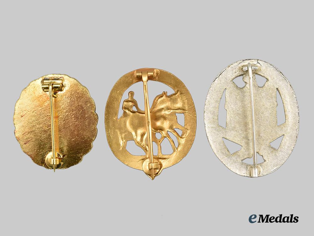 germany,_federal_republic._a_lot_of_three_third_reich_medals,_awards_and_badges,_by_rudolf_souval,_exhibition_examples,_c.1970___m_n_c8355