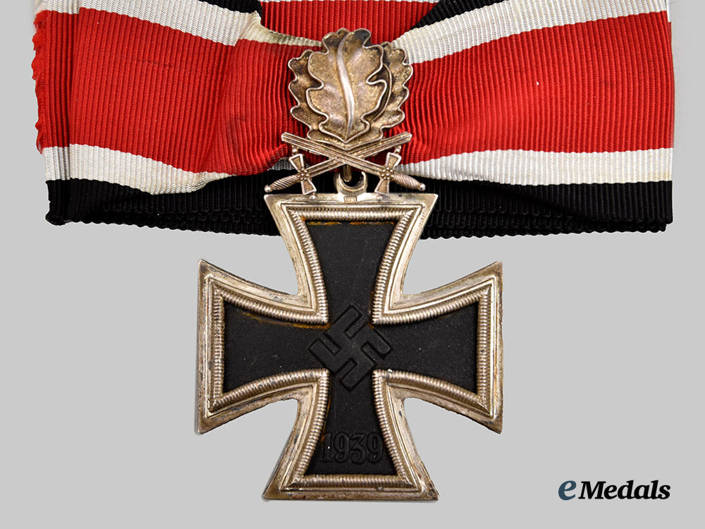 germany,_federal_republic._a_knight’s_cross_with_oak_leaves_and_swords,_exhibition_example_by_rudolf_souval,_c.1965___m_n_c8363