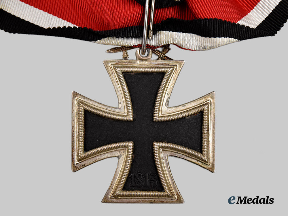 germany,_federal_republic._a_knight’s_cross_with_oak_leaves_and_swords,_exhibition_example_by_rudolf_souval,_c.1965___m_n_c8364