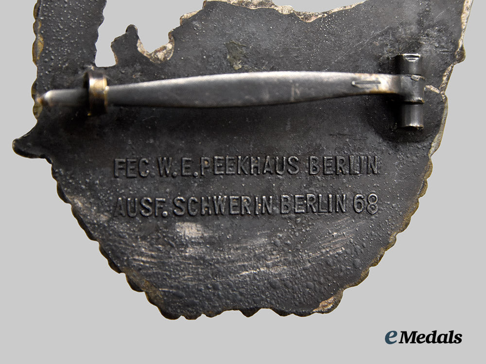 germany,_kriegsmarine._an_s-_boat_war_badge,_second_pattern,_by_schwerin___m_n_c8377
