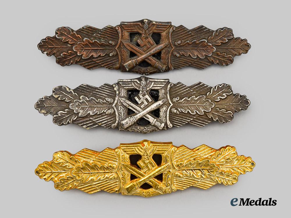 germany,_federal_republic._a_complete_set_of_close_combat_clasps(_gold,_silver,_bronze_grades),_by_rudolf_souval,_exhibition_examples,_c.1970___m_n_c8379