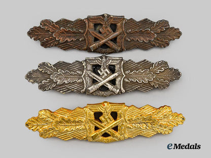 germany,_federal_republic._a_complete_set_of_close_combat_clasps(_gold,_silver,_bronze_grades),_by_rudolf_souval,_exhibition_examples,_c.1970___m_n_c8379