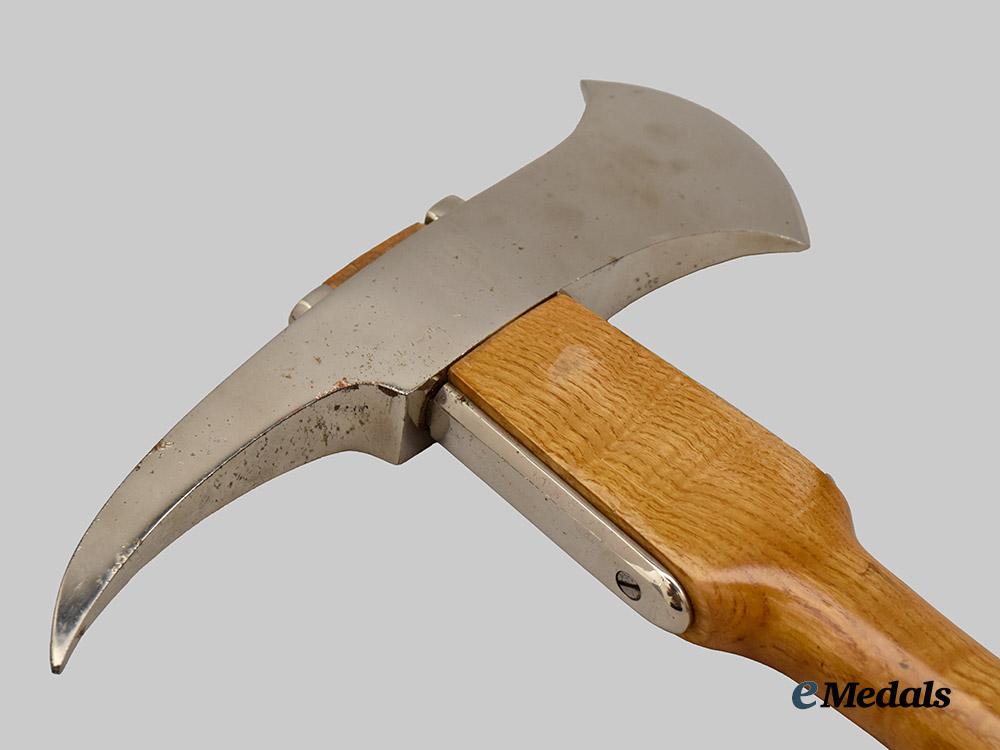 europe._a_fireman’s_hatchet_and_waistbelt___m_n_c8389