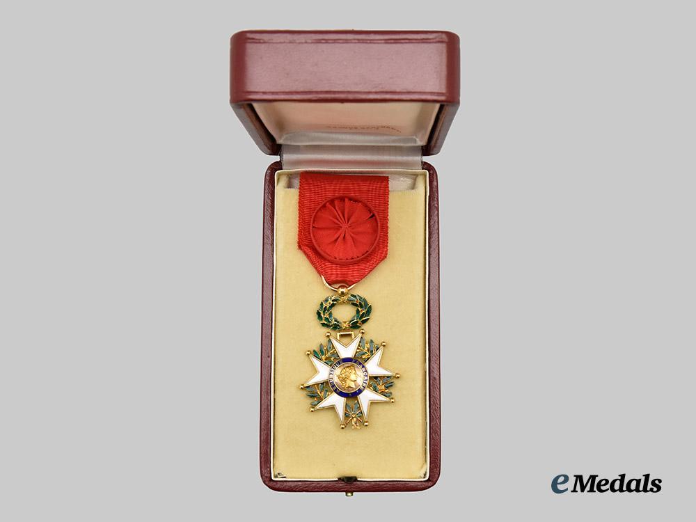 france,_i_i_i_republic._an_order_of_the_legion_of_honour_in_gold,_officer,_by_arthus_bertrand,_c.1920___m_n_c8446
