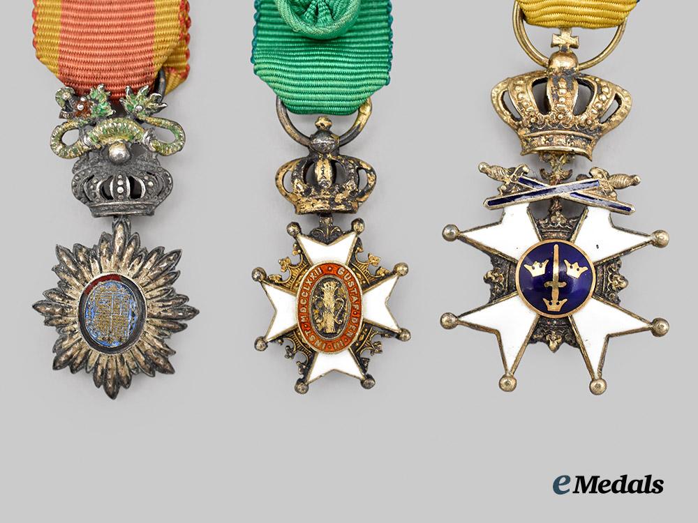 Miniatures Order International. A Lot of Three Miniature Orders & Decorations – eMedals