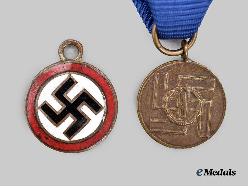germany,_third_reich._a_pair_of_miniature_decorations___m_n_c8474